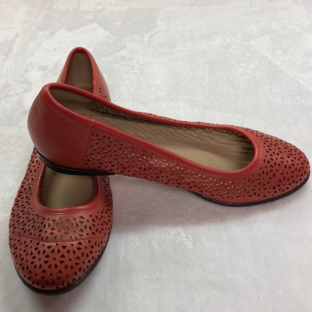 E360 Easy Spirit Coral Eskalea Leather Upper Flats in 5.5 Preowned